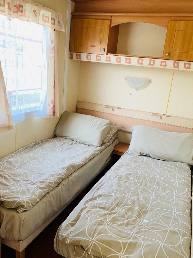 Готель Fantasy Island Caravan Hire- Located At Fantasy Island- Eastgate Caravan Park, Sea Lane, Інголдмеллс Екстер'єр фото